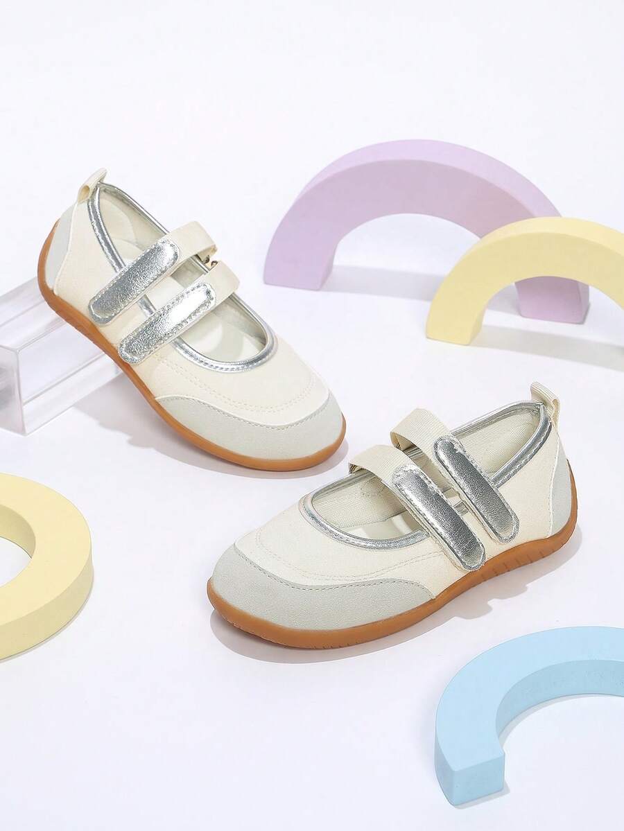 Sepatu Mary Jane Anak Perempuan Warna Beige Lembut & Segar dengan Trim Perak dan Perekat Ganda, Cocok untuk Sekolah dan Bermain di Luar Ruangan - Putih - View 1