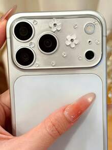 奢華可愛 3D 花朵水鑽相機鏡頭保護貼，適用於 iPhone 18 Pro Max、18 Pro、17 Pro Max、17 Pro，透明防震防刮相機保護貼 - 白色花小鑽 - 查看 3