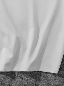 Camiseta Masculina Y2K Graffiti com Estampa Frontal Laranja e Preta - Estilo Streetwear Solto para Verão, Ideal para Looks Casuais e do Dia a Dia - Top de Moda Urbana Lavável na Máquina - Branco - Visão 4