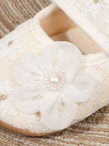 1 paire de chaussures de marche antidérapantes pour bébé fille 0-15 mois, en tissu avec broderie florale, fermeture à scratch, style Mary Jane princesse mignon et doux, pour printemps et automne - Blanc - Voir 5