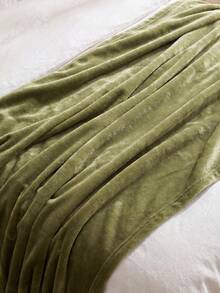 One Solid Color Flannel Blanket (Multiple Colors Available), Lightweight Blanket, Multi-Purpose Blanket For All Seasons, Bedding, Comfortable And Warm Blanket, Soft And Skin-Friendly Sleeping Blanket, Casual Style, Stitched Home Textile, Multi-Purpose Blanket For Sofa, Bedroom, And Living Room, Suitable For All Seasons, Bedroom Decorative Blanket, Gift, Machine Washable. - Army Green - View 6