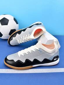 MINGBIN 1 Pair Professional Low-Top Flat Indoor Soccer Shoes, High-Top Sock-Like Wrap Design, Retro Wave Pattern Patchwork Design, Lightweight Shock-Absorbing Outsole, Delicate Touch, Enhancing Agility And Direction Changes, Specially Designed For 5-A-Side Football Matches - Black Silver - View 4