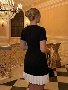 Dripcurv Vestido mini elegante de manga corta para mujer talla grande, con bloqueo de color negro y blanco, decoración con hebilla metálica floral, v - Rojo y blanco - Ver 3