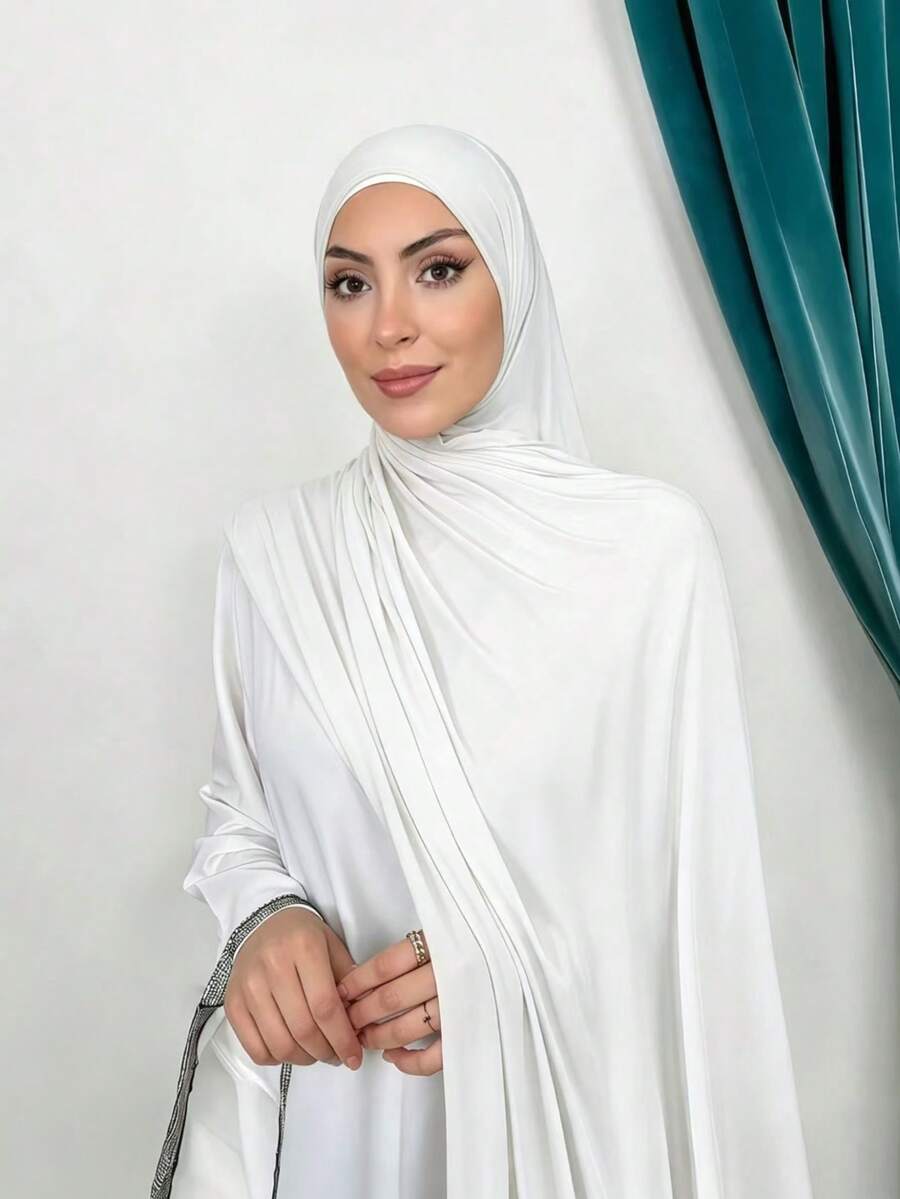 1 Middle Eastern Women's Soft Breathable Anti-Pilling Cotton Hijab – A Comfortable Everyday Muslim Hijab For All Seasons, Easy To Wear And Match.