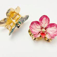 Gradient Enamel 5-Petal Flower Claw Clip, Gold-Plated Tie Dye Petal Hair Claw, Soft Textured Floral Hair Grab, Non-Slip Secure Half-Up Low Bun, Bohemian Style Daily Beach Party Summer Hair Accessory - Iridescent Flower Hair Clip - View 7