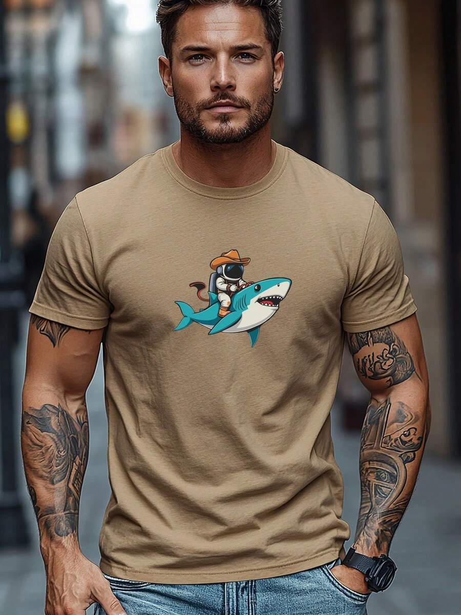 2026 Men's Clothing Plus Size Men's T-Shirt, Relaxed Casual Short Sleeve Crew Neck T-Shirt With Astronaut Riding A Shark Print, Summer Casual Style - 卡其色 - 查看 1