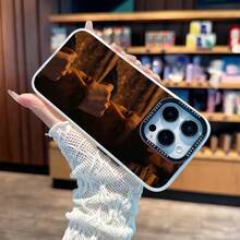 Funda de Teléfono Fashion Cambia de Color con Efecto Camaleón Tornasol Brillante, Diseño Estilo Póster de Cine Retro Gangster, Protección Antigolpes y Antideslizante, Regalo para Mamá, Novio, Familia y Amigos, Compatible con iPhone 11/12/13/14/15/16/17 Series y  Galaxy S20/S21/S22/S23/S24/S25/S26 Ultra/Plus/FE MXBSL2140 - BSL-BYG-MXBSL2140 - Ver 2