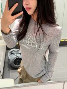 Kaos Lengan Panjang Gaya Amerika dengan Hiasan Mutiara dan Berlian Imitasi untuk Wanita, Cocok untuk Musim Panas dan Awal Musim Gugur, Potongan Ramping, Tipis, dan Melindungi dari Sinar Matahari. - Grey - View 3