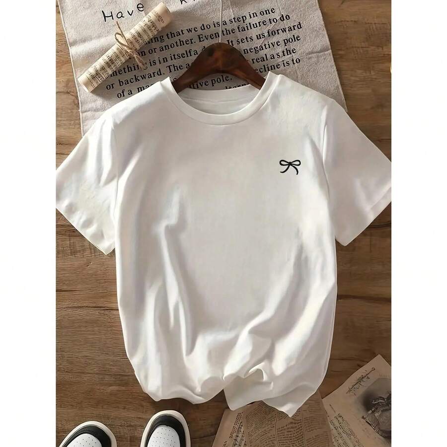 Camiseta de manga corta para mujer, estilo relajado con estampado de lazo y hombros anchos, para de verano, cómoda y fresca, perfecta como regalo - Blanco - Ver 1