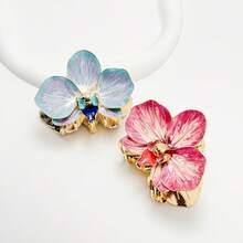 Gradient Enamel 5-Petal Flower Claw Clip, Gold-Plated Tie Dye Petal Hair Claw, Soft Textured Floral Hair Grab, Non-Slip Secure Half-Up Low Bun, Bohemian Style Daily Beach Party Summer Hair Accessory - Iridescent Flower Hair Clip - View 8