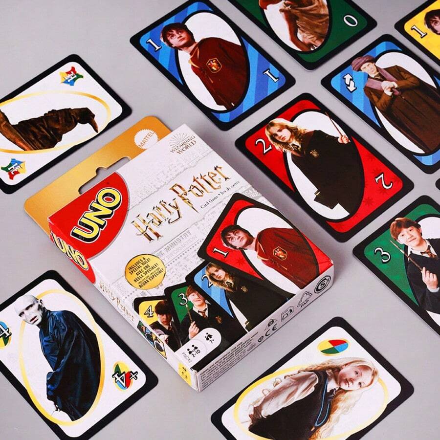 限量版 Mattel UNO 卡牌遊戲，魔法巫師主題配對遊戲，包含特殊霍格華茲規則卡，便攜互動遊戲，適合旅行與家庭聚會，給波特迷與兒童的完美生日與聖誕禮物