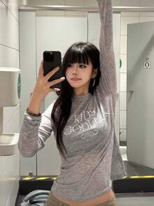 Kaos Lengan Panjang Gaya Amerika dengan Hiasan Mutiara dan Berlian Imitasi untuk Wanita, Cocok untuk Musim Panas dan Awal Musim Gugur, Potongan Ramping, Tipis, dan Melindungi dari Sinar Matahari. - Grey - View 1
