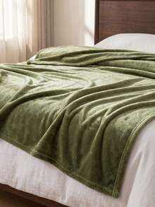 One Solid Color Flannel Blanket (Multiple Colors Available), Lightweight Blanket, Multi-Purpose Blanket For All Seasons, Bedding, Comfortable And Warm Blanket, Soft And Skin-Friendly Sleeping Blanket, Casual Style, Stitched Home Textile, Multi-Purpose Blanket For Sofa, Bedroom, And Living Room, Suitable For All Seasons, Bedroom Decorative Blanket, Gift, Machine Washable. - Army Green - View 4