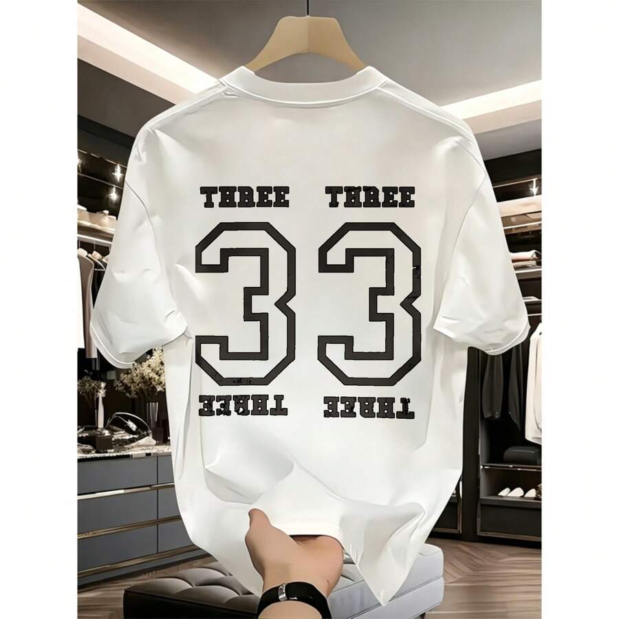 Hombres/Estilo Urbano, Diseño de Número 33 con Letras THREE, Camiseta, Blanco con Detalles en Negro, Cuello Redondo y Manga Corta, Para Estilo Casual y Deportivo, Verano/Transpirable y de Al - Blanco - Ver 1