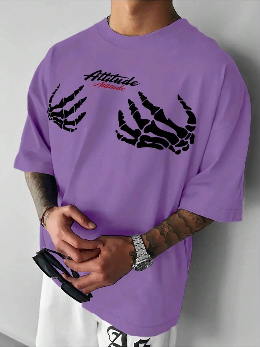 Una camiseta de hombre con un diseño de estilo callejero casual.Hecho de poliéster, presenta un corte holgado, cuello redondo y mangas cortas, adecuado para el uso en verano. - Morado - Ver 1