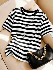 de corte holgado y estilizador, top casual con estilo clásico de contraste de rayas off-shoulder, camiseta de cuello redondo de manga corta y ligera para el verano, versátil para uso diario - Negro - Ver 9