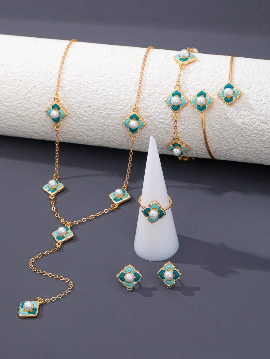 Set Perhiasan Wanita Motif Daun Semanggi Enamel Antik, Kalung, Gelang, Cincin, dan Anting-anting Mutiara Imitasi Berlapis Emas, 5 Buah Aksesori Serasi - MultiWarna - View 1