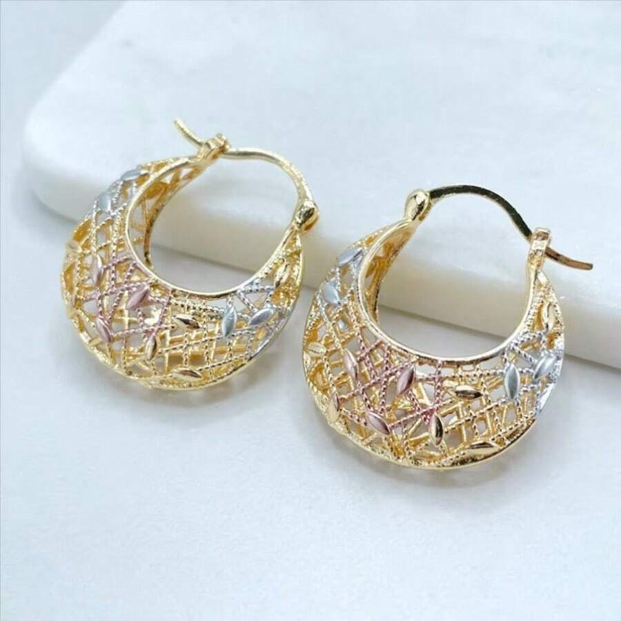 Hollow Floral Gold-Tone Hoop Earrings, Simple And Versatile, Suitable For Daily Commute, Party Gatherings, Classic Versatile Earrings For Women - Gold - View 1