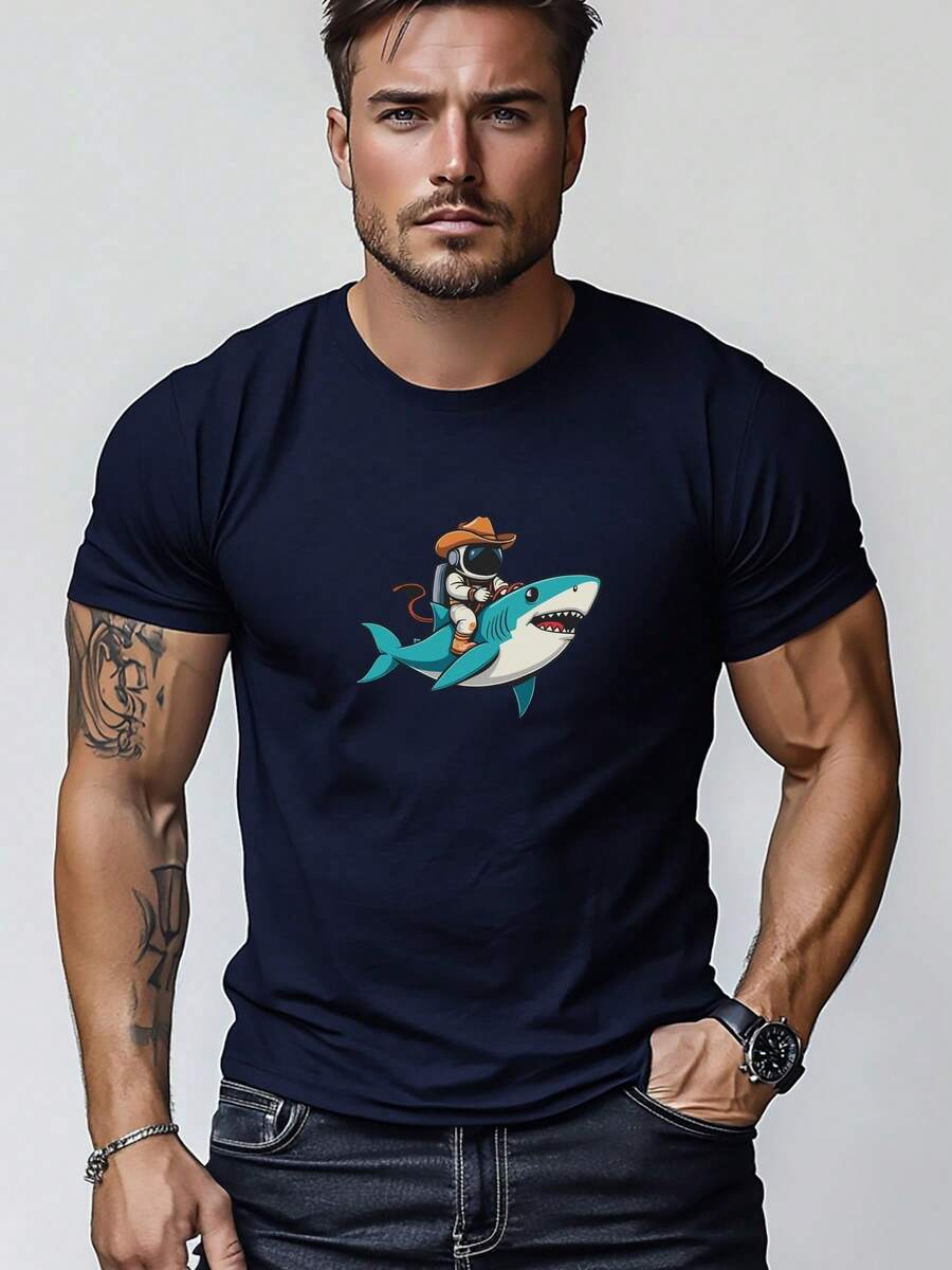 2026 Men's Clothing Plus Size Men's T-Shirt, Relaxed Casual Short Sleeve Crew Neck T-Shirt With Astronaut Riding A Shark Print, Summer Casual Style - 灰色 - 查看 1