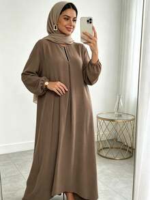 1 buah Gaun Abaya Sederhana Gaya Madinah, Pakaian Kasual Esensial, Busana Tradisional yang Indah, Desain Lipatan Depan yang Elegan - MultiWarna - View 5
