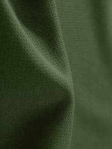 Effortless Texture! A Simple, Casual T-Shirt That's Incredibly Flattering For Everyday Outings. A Cool And Breathable Summer Tee, Perfect For Wearing In Spring. - 綠色 - 查看 4