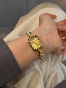 This Fashionable Women's Wristwatch Features A Rectangular Dial Design, Exquisite And Elegant, Perfect For Commuting - Gold - View 8