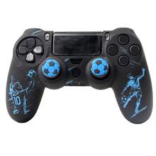 Accesorio de juego de mesa con temática de fútbol con patrones de trofeo, funda de piel de controlador y pegatina personalizada con antideslizante para controlador Playstation 4, RALAN 1 Funda protectora de controlador+2 tapas de agarre de pulgar personalizadas+ - Ver 18