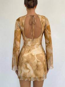 Vestido corto de mujer con mangas acampanadas, parches de malla y espalda descubierta, otoño - Albaricoque - Ver 1