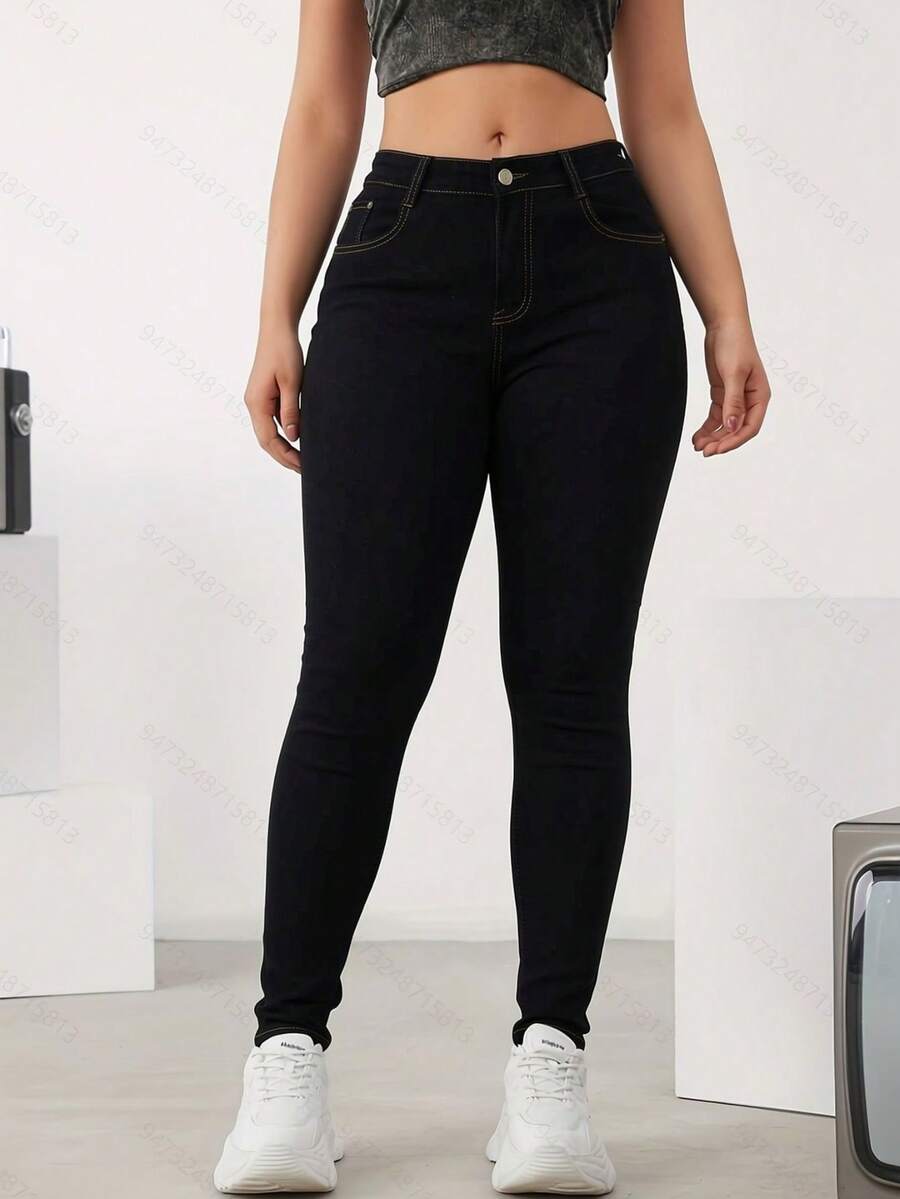Jeans ajustados básicos de mezclilla basico, elásticos, con efecto levantador de glúteos - color primario - Ver 1