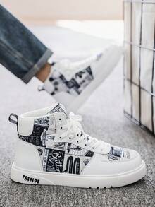 أحذية رياضية كاجوال للرجال بتصميم رباط أمامي وطباعة حروف عشوائية بألوان متباينة، سنيكرز مسطح مريح للشباب بنمط جرافيتي وتصميم باتشوورك - الأبيض والأسود - مشاهدة 10