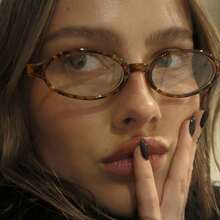 2 piezas Gafas de mujer con montura ovalada y lentes planos, Gafas de ordenador con estilo retro Y2K, Montura ovalada pequeña personalizada para uso diario - 1 marco con estampado de leopardo - Ver 1