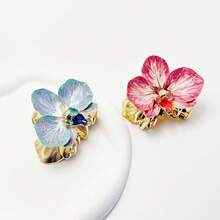 Gradient Enamel 5-Petal Flower Claw Clip, Gold-Plated Tie Dye Petal Hair Claw, Soft Textured Floral Hair Grab, Non-Slip Secure Half-Up Low Bun, Bohemian Style Daily Beach Party Summer Hair Accessory - Iridescent Flower Hair Clip - View 9