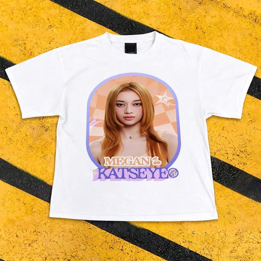 Camiseta Megan Katseye Y2K K-Pop, top de de manga corta con estampado de cuadros y estrellas naranjas, camiseta de merchandising para fans de ídolos. - Blanco - Ver 1