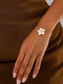 pieza de elegante cadena de dedo con flor plisada de metal, adecuada para fiestas y diversas ocasiones. - Blanco - Ver 1