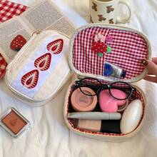 1 pieza Bolsa de maquillaje pequeña y portátil con bordado de fresa - Diseño de forro a cuadros, bolsa de almacenamiento de cosméticos - Sándwich de fresa - Ver 2