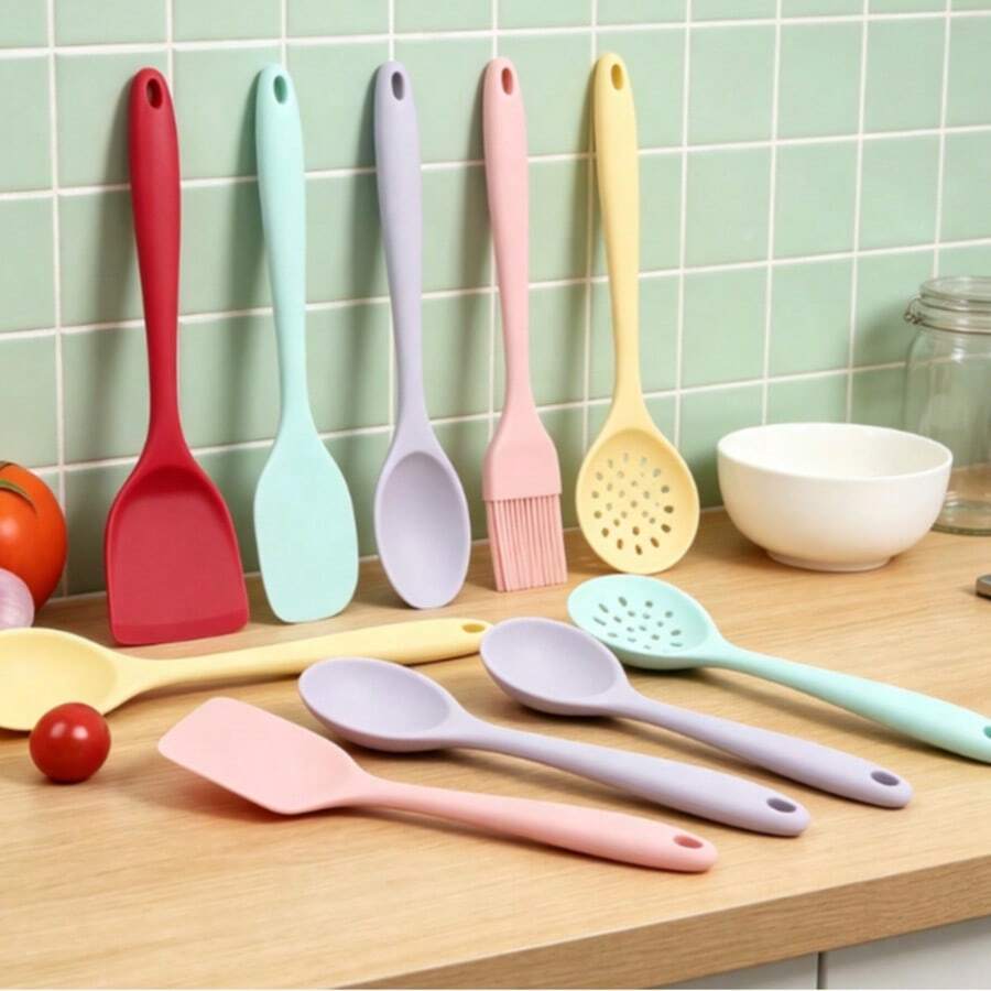Heat-Resistant Non-Stick Silicone Kitchen Spatula, 8-Inch (20.5cm) Silicone Soup Spoon, Stirring Spoon, Ladle, Rice Spoon, Adult Serving Spoon, Cooking Stirring Baking Kitchen Utensils - Multicolor - View 1