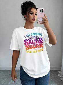 Camiseta de manga corta con cuello redondo para mujer, con estampado gráfico de letras y frases divertidas en degradado de sal y azúcar, estilo sarcástico, informal, básica para uso diario. - Blanco - Ver 1