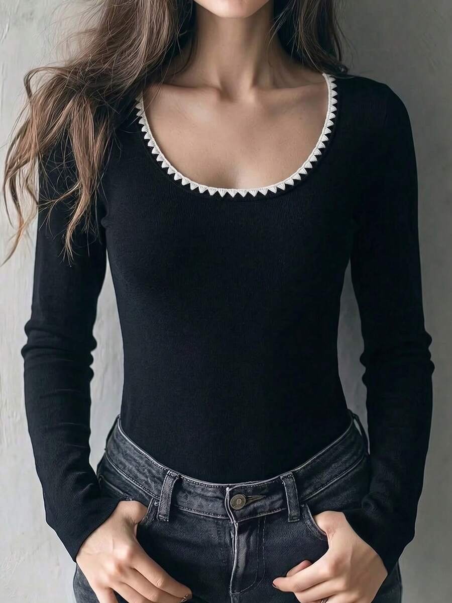Top elegante de mujer de terciopelo polar con cuello cuadrado, manga larga, ribete festoneado en contraste blanco y negro, ajuste ceñido, camiseta básica para capas en otoño e invierno - Negro - Ver 1