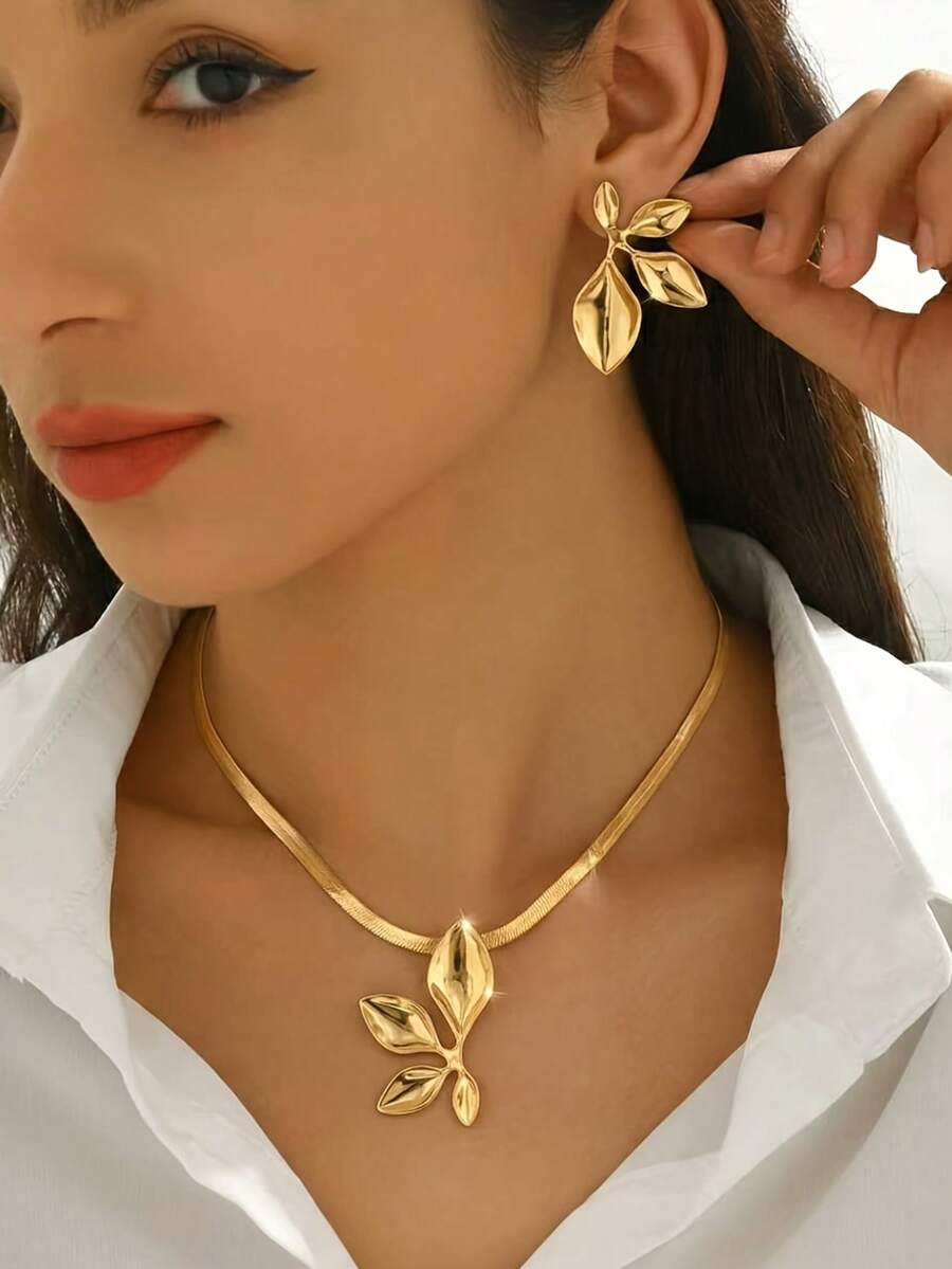 2pcs/Set Women's Jewelry Set, Fashion Minimalist Elegant Metal Leaf Stud Earrings And Snakeskin Chain Necklace, Luxury Vintage Style, Suitable For Spring/Summer/Autumn/Winter, Daily Wear, Party, Gathering, Middle Eastern Style, Wedding Season, Holiday Gift For Best Friend/Girlfriend - Golden - View 1