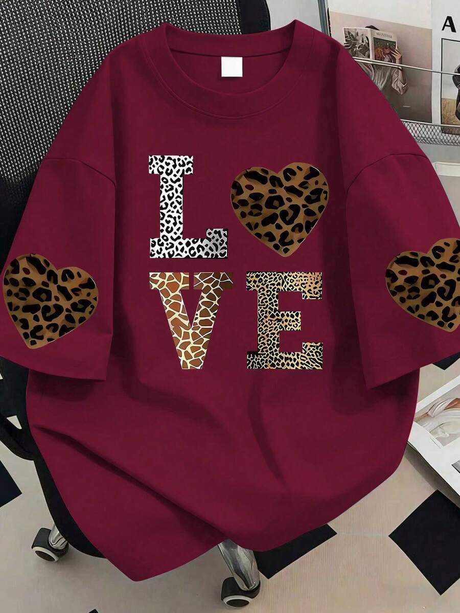 Camiseta de manga corta con cuello redondo y estampado de leopardo y letras para mujer de talla, adecuada para vacaciones de verano, playa, días festivos, primavera, Día de San Valent - Burdeos - Ver 1
