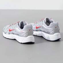 Nike 兒童中性款舒適透氣新風格厚底運動鞋跑步鞋 - 銀灰色/紅色 - 查看 4
