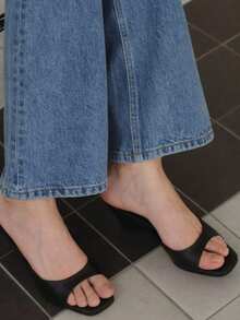 Sandal Mule Wanita Terbaru Musim Semi/Panas 2026 dengan Hak Rendah Sedang Tipis, Hak Wedges - Hitam - View 2