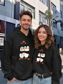 Sudadera con capucha de una pieza con diseño de pingüinos besándose - elegante sudadera unisex negra, top casual urbano, un regalo preferido para parejas, adecuada para todas las estaciones. - Sudaderas negras para parejas de hombres - Ver 1