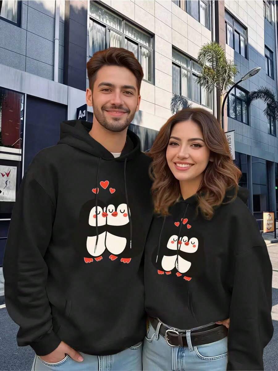 Sudadera con capucha de una pieza con diseño de pingüinos besándose - elegante sudadera unisex negra, top casual urbano, un regalo preferido para parejas, adecuada para todas las estaciones. - Sudaderas negras para parejas de hombres - Ver 1