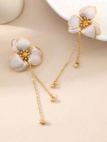 1 Pair Fresh & Sweet Metal 3D Asymmetrical Clover Flower Stud Earrings, Elegant & Gentle Women's Earrings - Multicolor - View 2