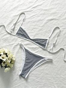 Bikini Triangular Dos Piezas Cuadros Rojo Blanco, Tirantes Finos Regulables con Contraste Rojo, Braguita Corte Alto para Playa y Piscina - Cuadros blancos y negros - Ver 1