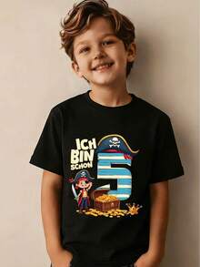 s para niño con temática de pirata| "Ich Bin Schon 5" con diseño de lindo niño pirata y cofre del tesoro, colores brillantes, perfecta para fiestas y celebraciones infantiles, ajuste regular - Negro - Ver 1