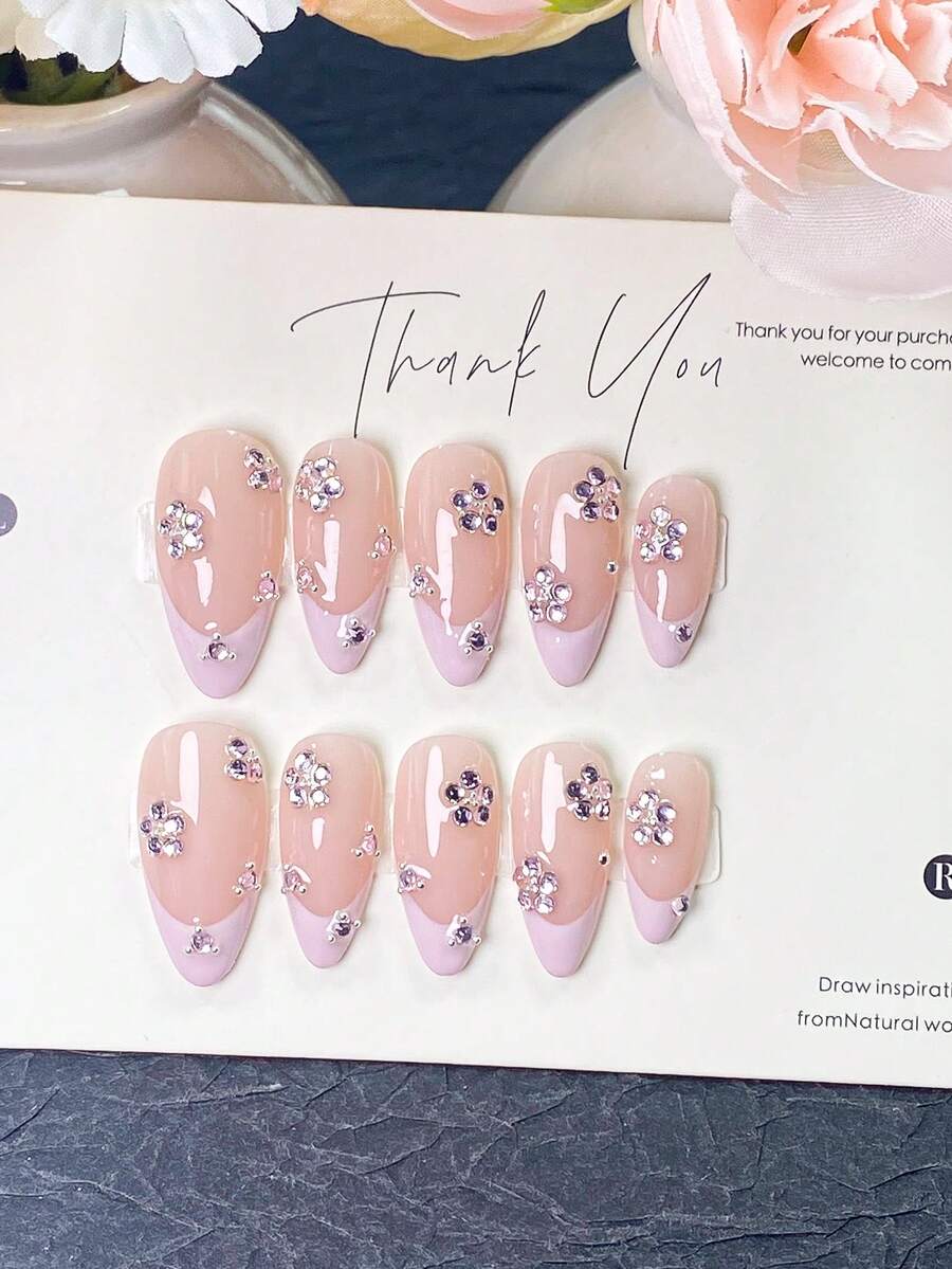 10 Peças Unhas Postiças Feitas à Mão, Unhas Curtas de Tom de Pele Nude de Verão com Pontas Francesas de Lavanda Suave, Decoradas com Acentos Florais de Cristal de Strass Roxo e Rosa, Adequadas para Uso Diário, Encontros e Ocasiões de Casamento - Rosa chiclete - Visão 1
