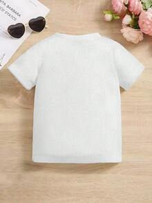 Camiseta de George Washington para niños - Estilo divertido de dibujos animados, que muestra a Washington con un sombrero tricornio azul, vestido con traje militar azul, sosteniendo un gran - Blanco - Ver 2