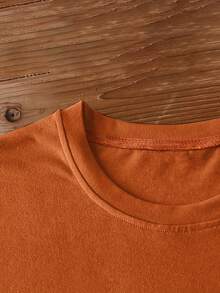 Two Short-Sleeved, Crew-Neck Tops With The Phrase "Happy New Year," Machine-Washable, Perfect For Parties And Holiday Celebrations. Ideal As A Gift For Family Gatherings In 2026. FCV0 - merah bata - View 4